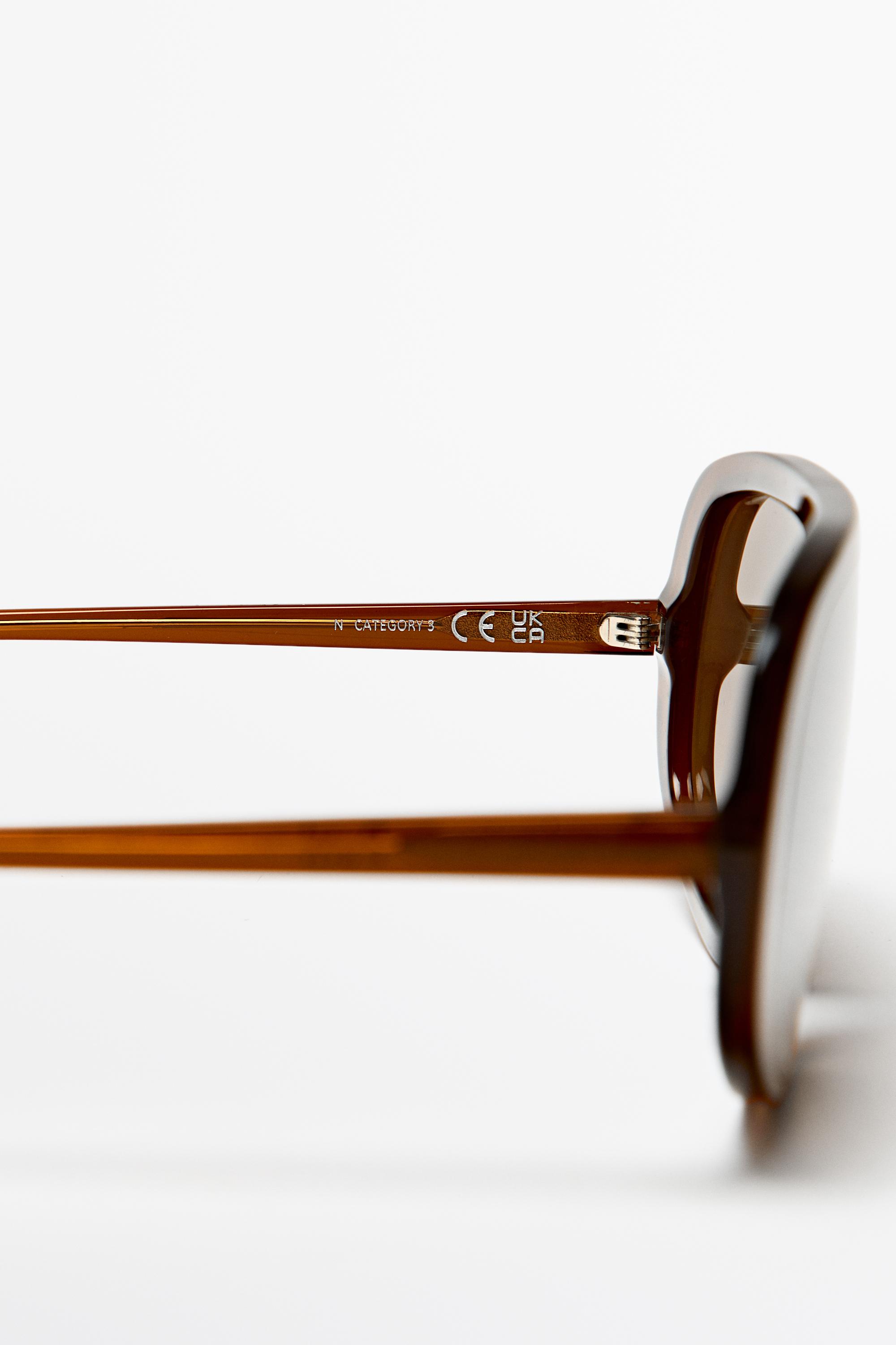 Lunettes de soleil enveloppantes oversize
